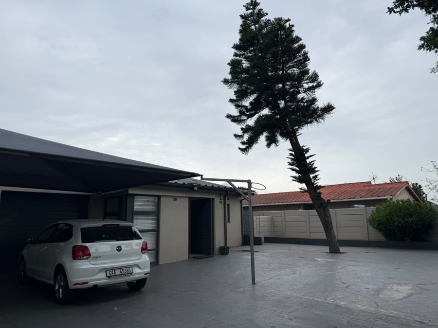 To Let 3 Bedroom Property for Rent in Bothasig Western Cape